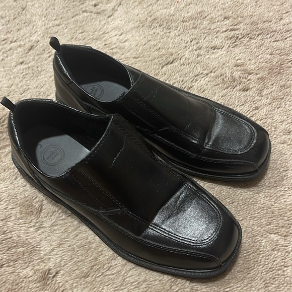Boys Black Dress Shoes - Picture 2 of 6